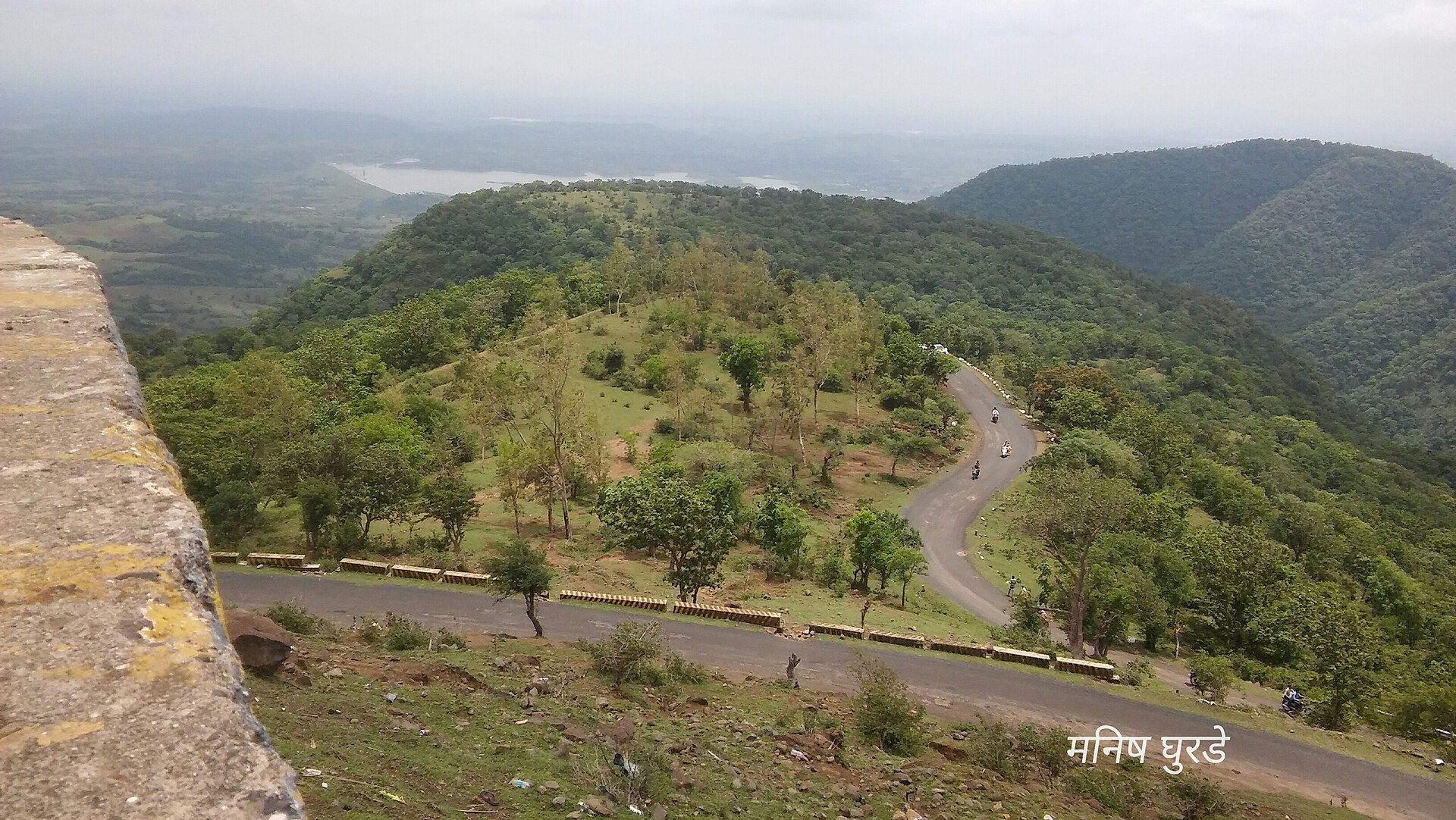 चिखलदरा येथील निसर्गरम्य दरी आणि धुक्याची सुंदर दृश्ये